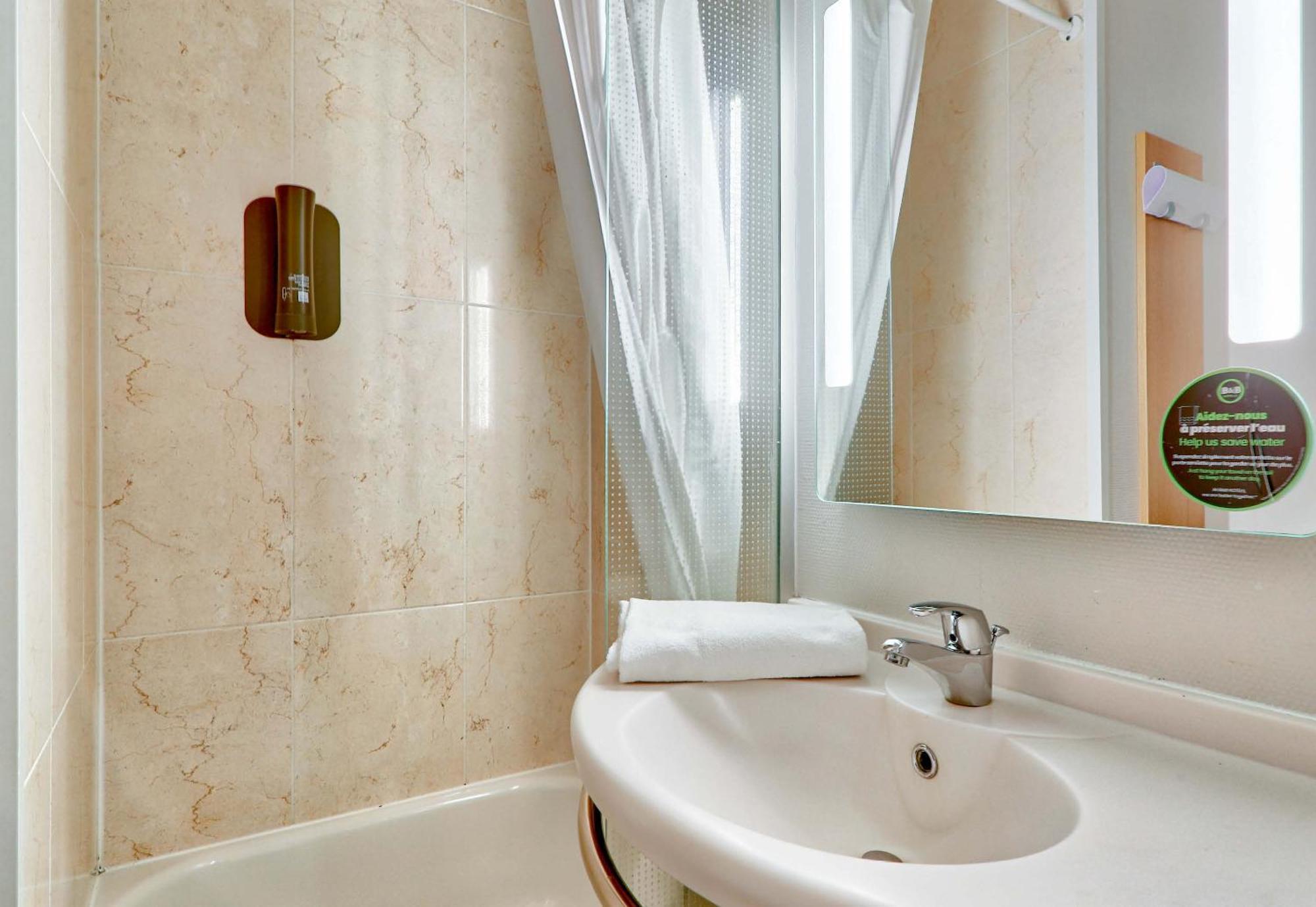 B&B Hotel Clermont-Ferrand Le Brezet Aeroport Екстериор снимка