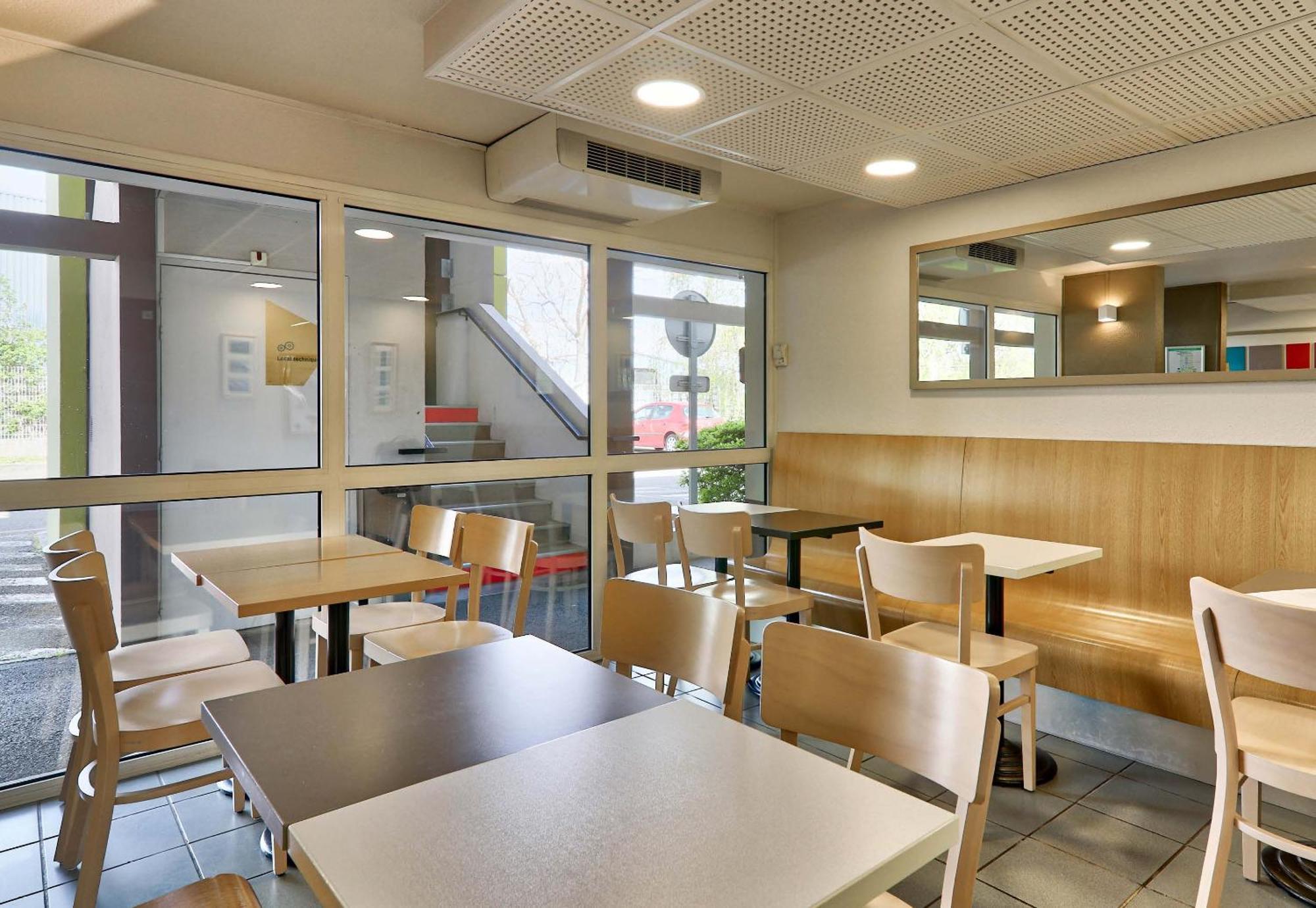 B&B Hotel Clermont-Ferrand Le Brezet Aeroport Екстериор снимка