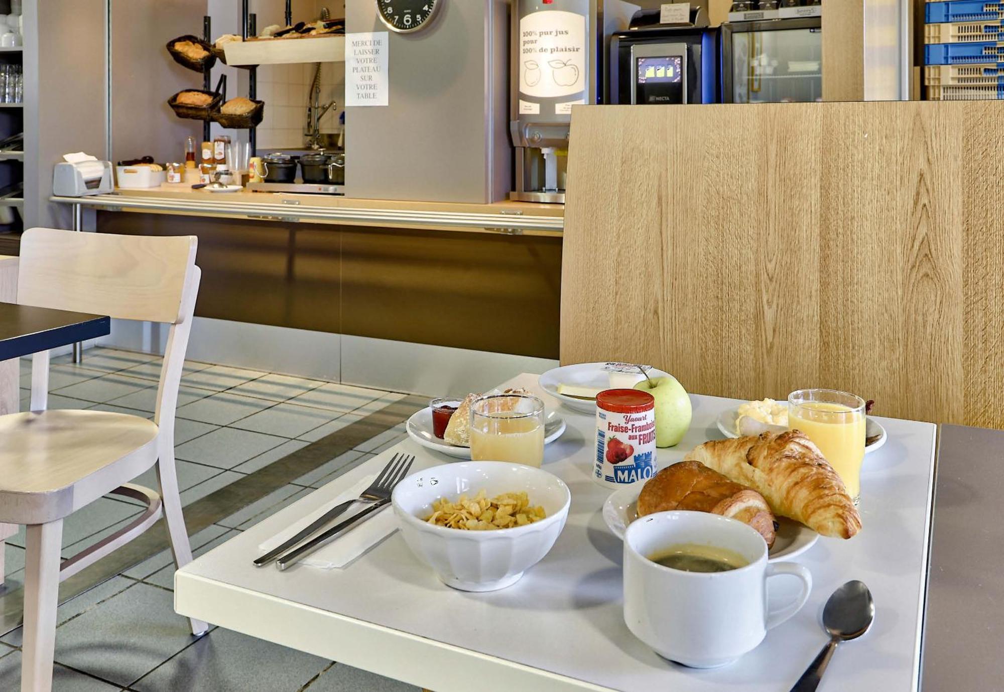 B&B Hotel Clermont-Ferrand Le Brezet Aeroport Екстериор снимка